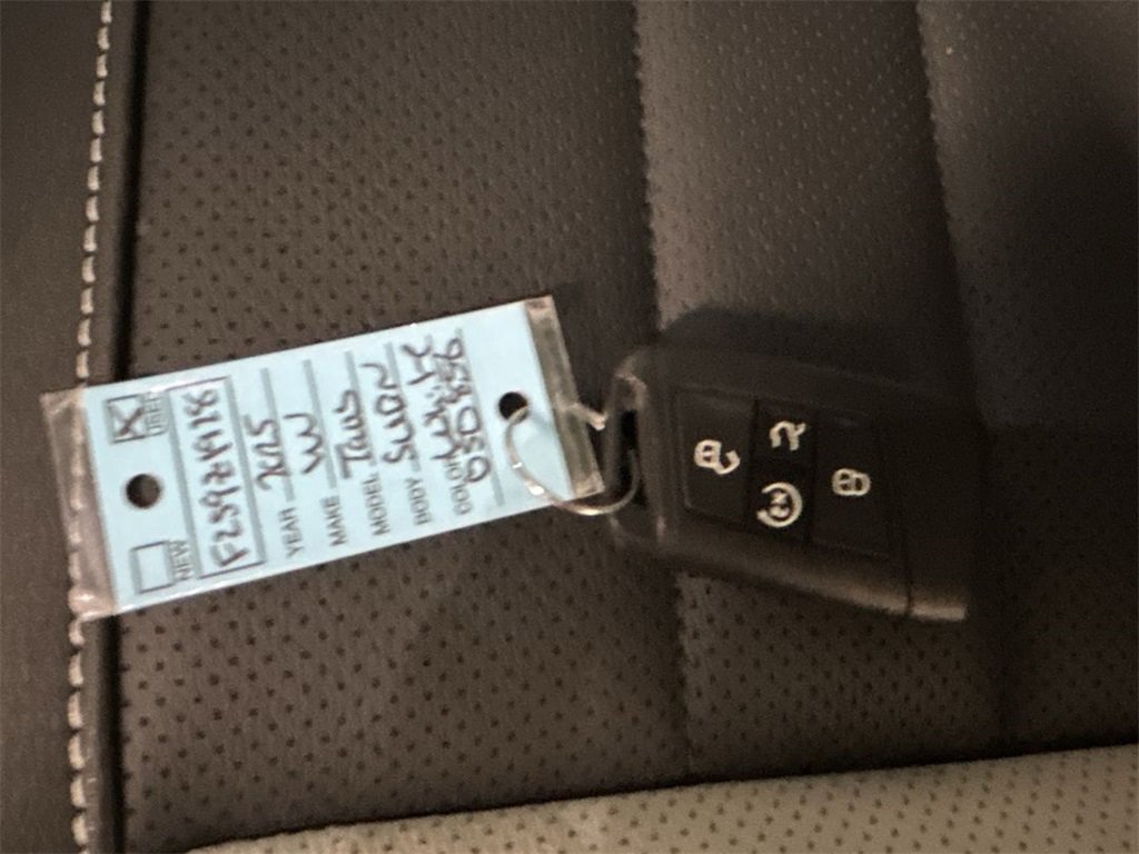 Certified 2025 Volkswagen Taos SEL image 28