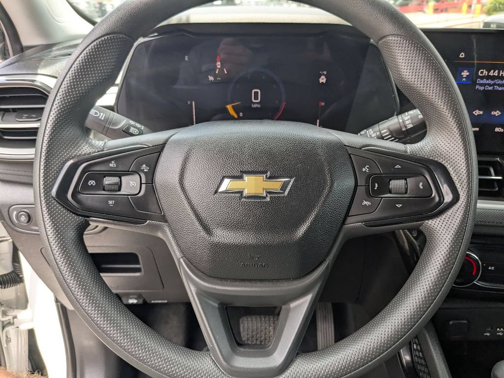 Used 2025 Chevrolet TrailBlazer LT AWD/4WD image 16