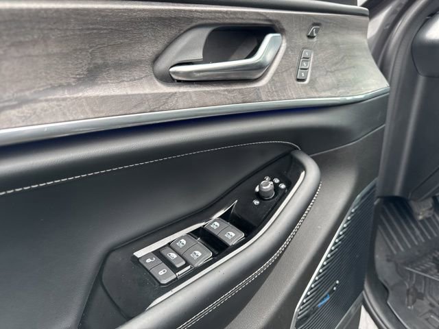 Used 2022 Jeep Grand Cherokee L Overland w/ Luxury Tech Group IV image 23