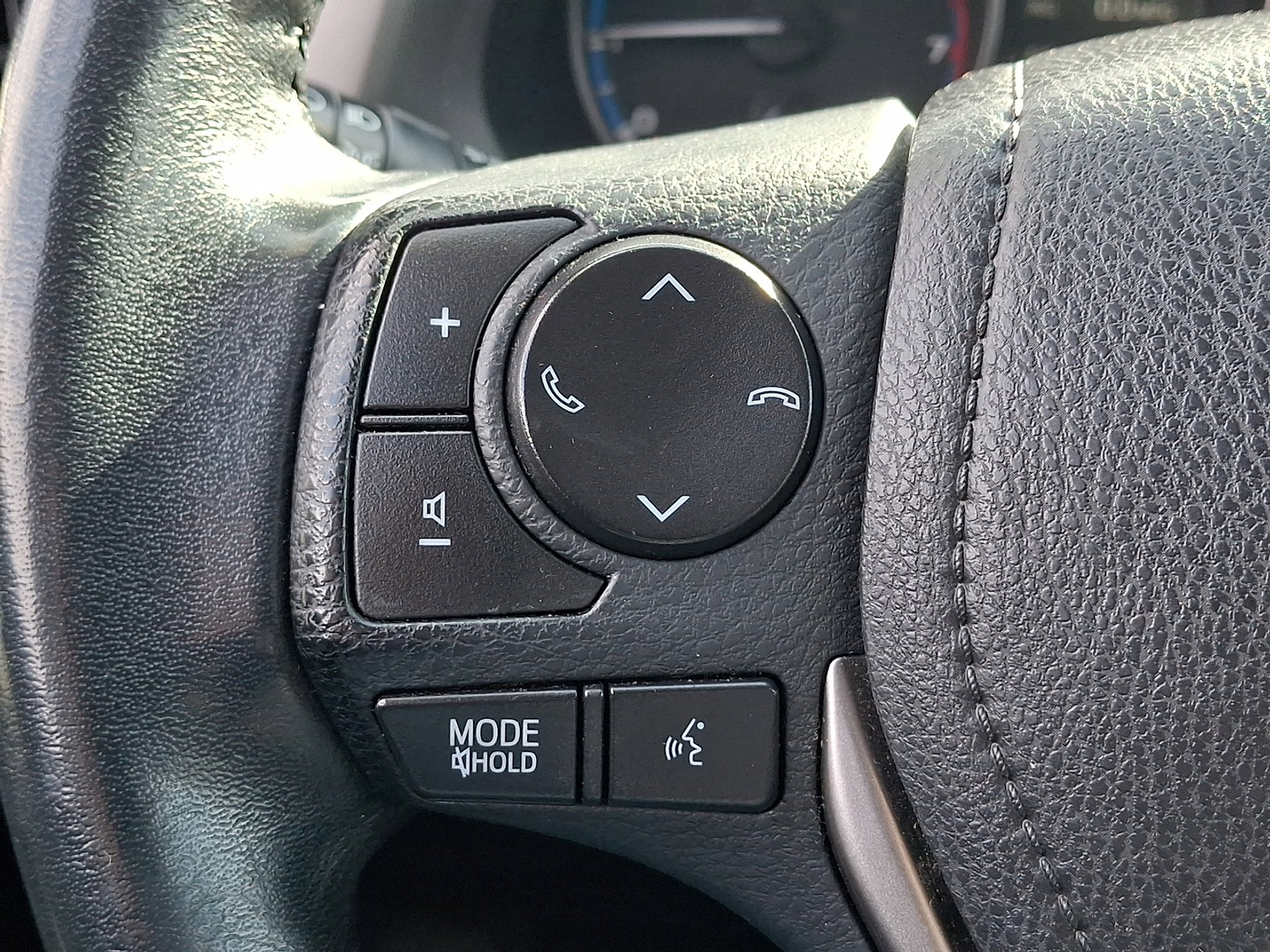 Used 2018 Toyota RAV4 XLE image 22