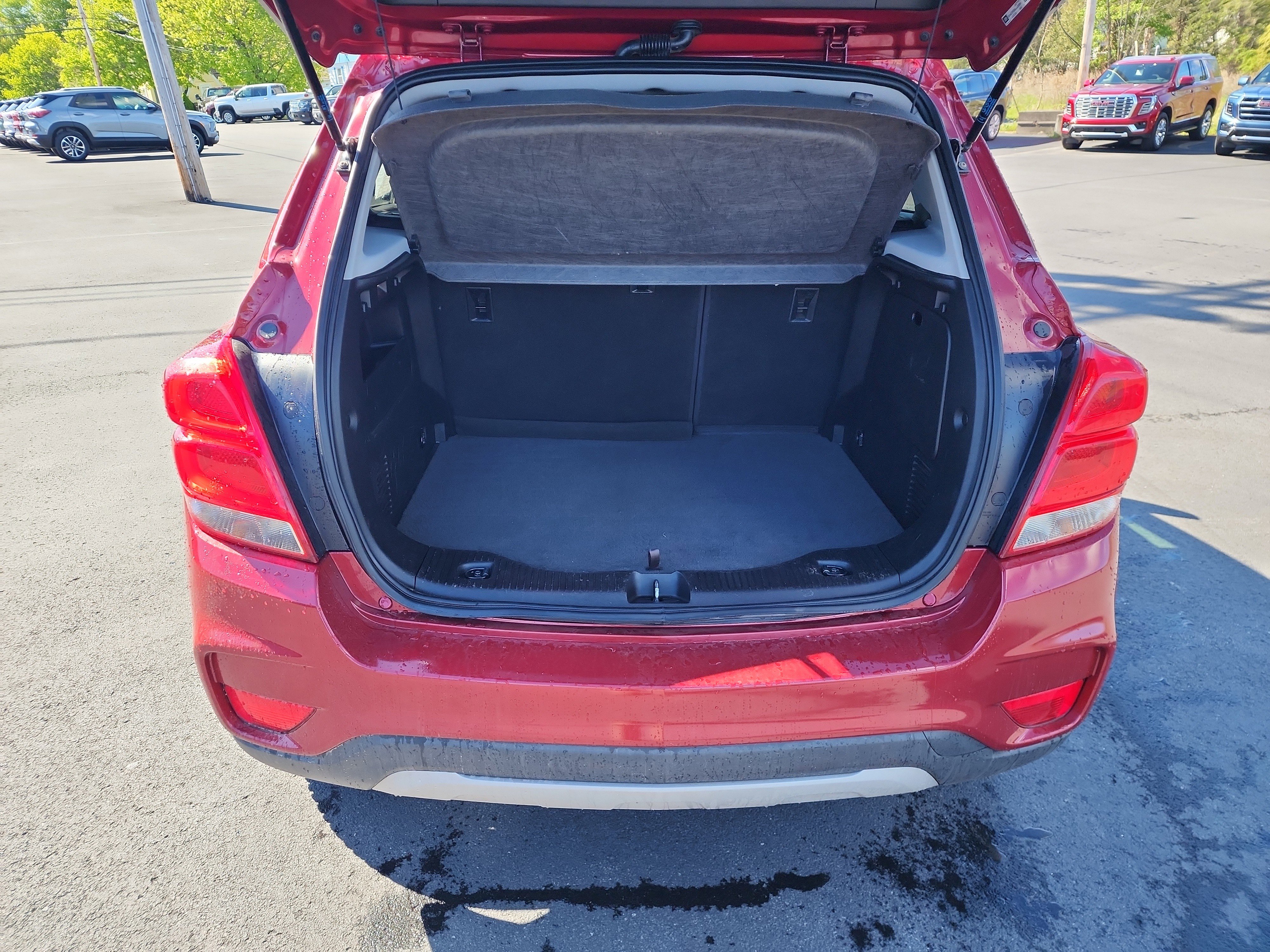 Used 2020 Chevrolet Trax LT w/ LT Convenience Package AWD/4WD image 26