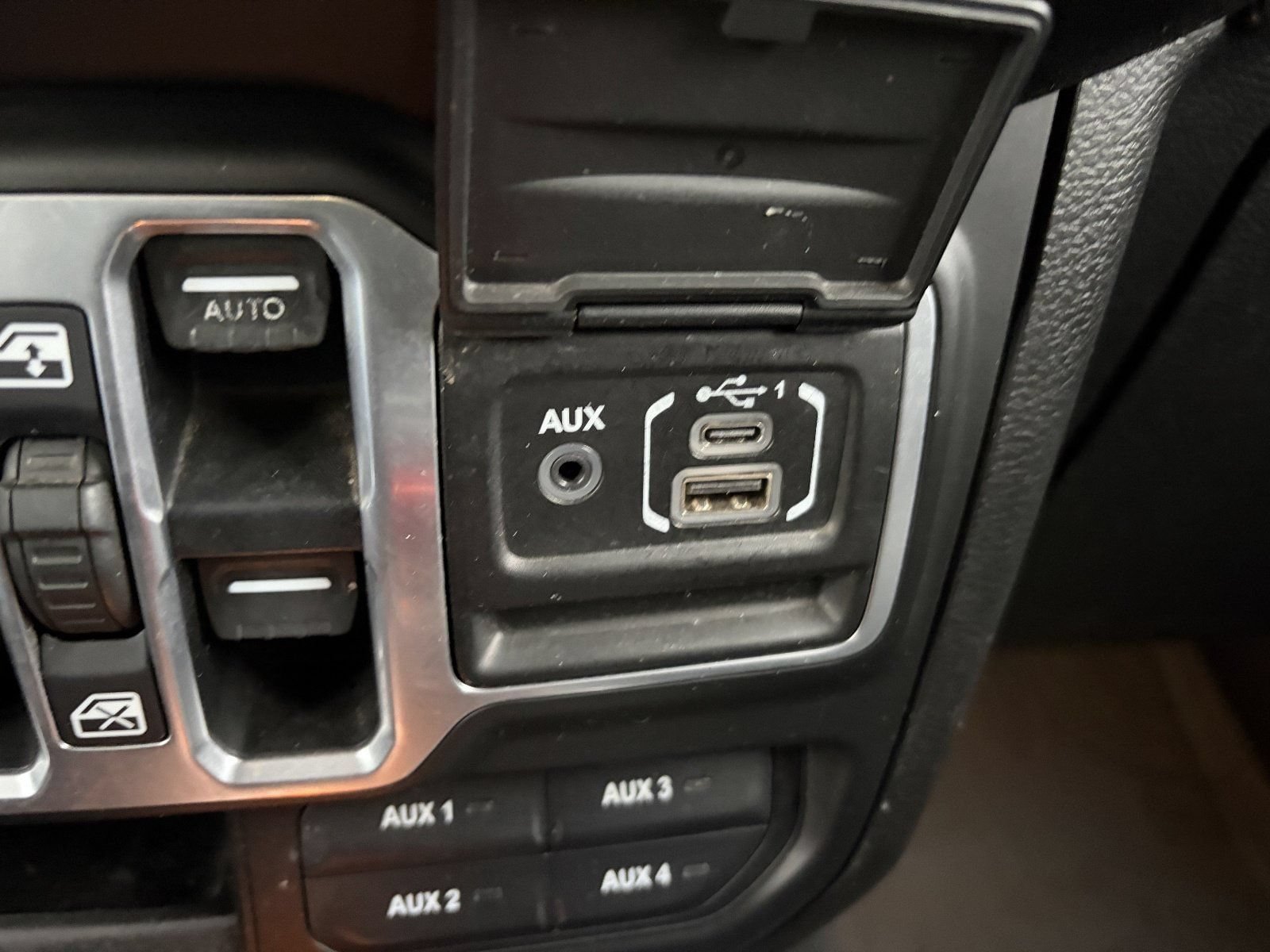 Used 2018 Jeep Wrangler Unlimited Sport S AWD/4WD image 30