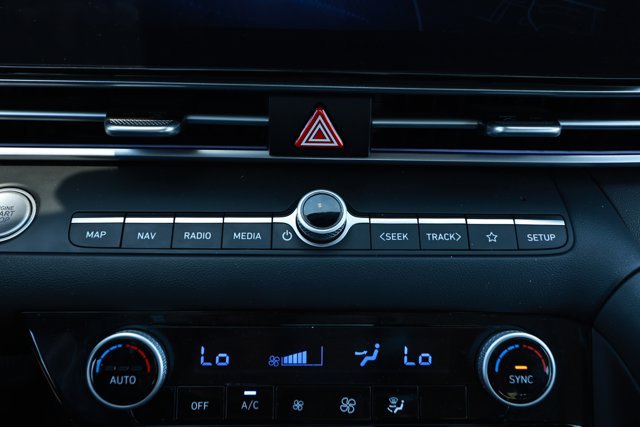 Used 2024 Hyundai Elantra SEL FWD image 15