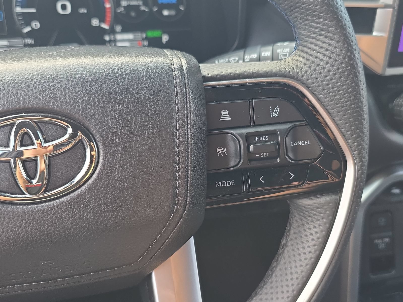 Used 2025 Toyota Sequoia Platinum AWD/4WD image 15