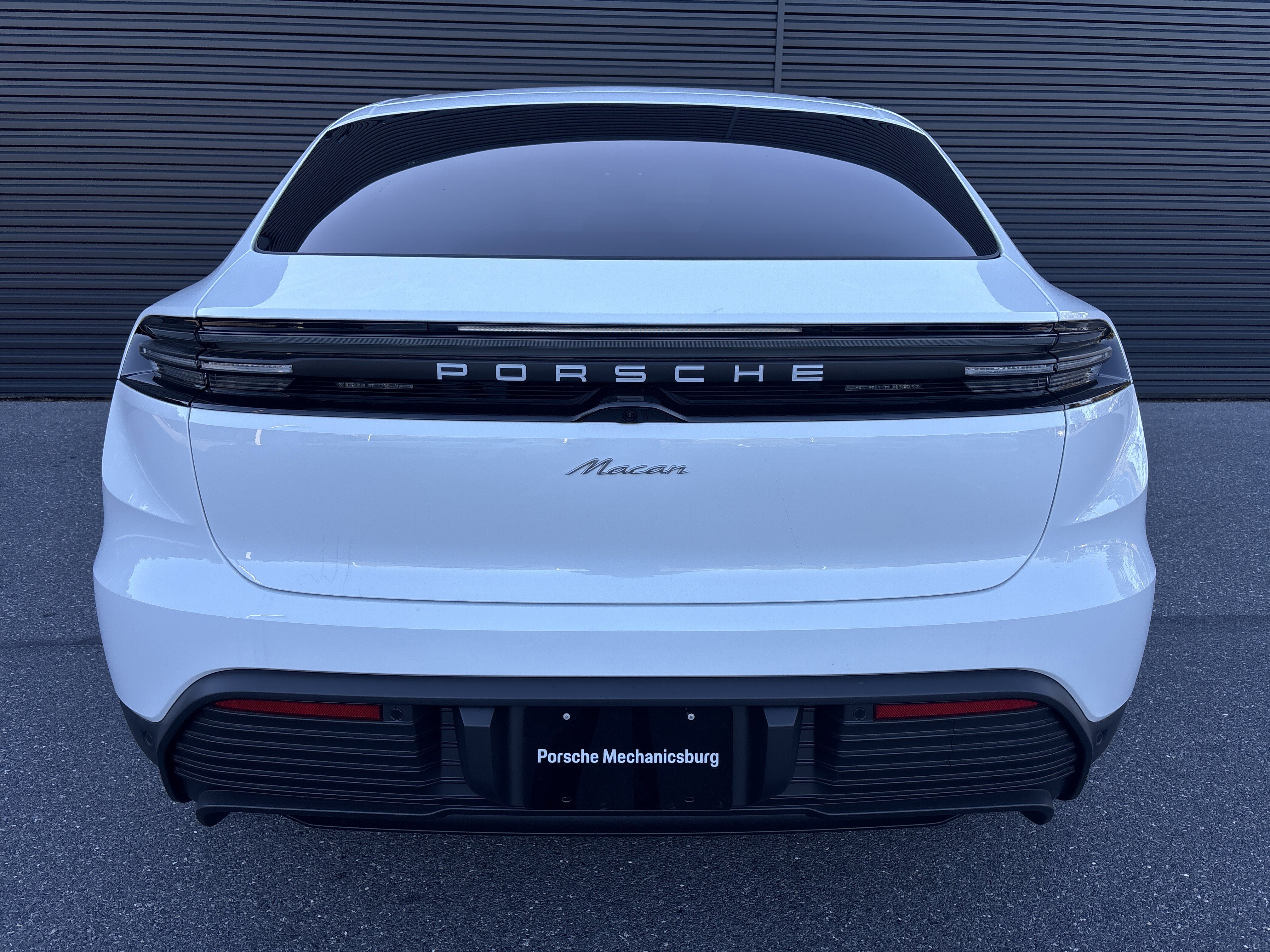 Used 2025 Porsche Macan Electric image 4