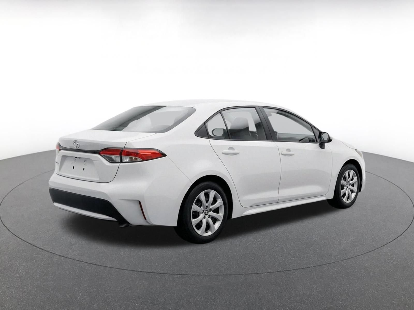 Used 2025 Toyota Corolla LE FWD image 9