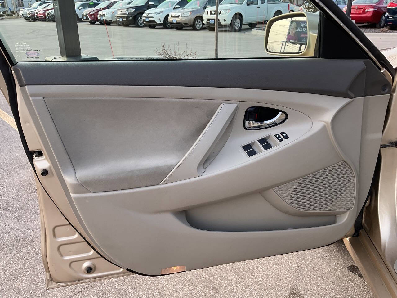 Used 2010 Toyota Camry LE image 19