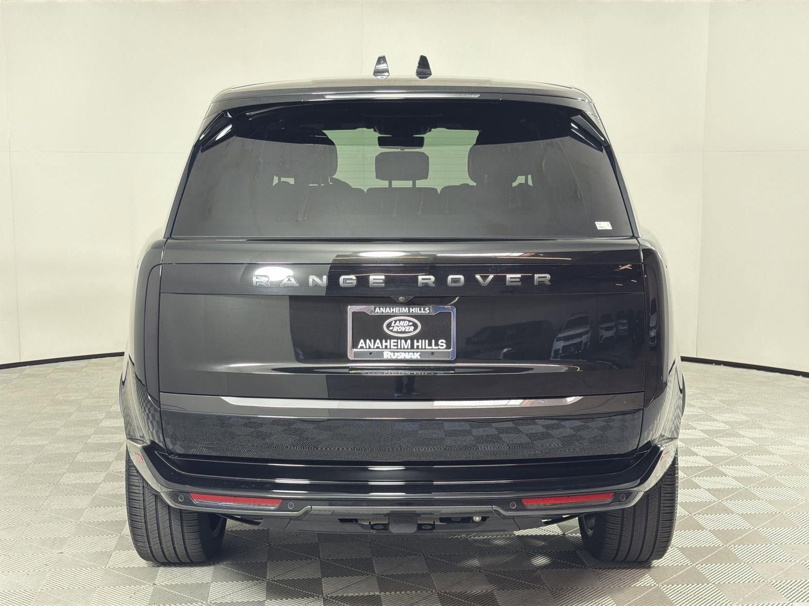 Certified 2025 Land Rover Range Rover SE image 4