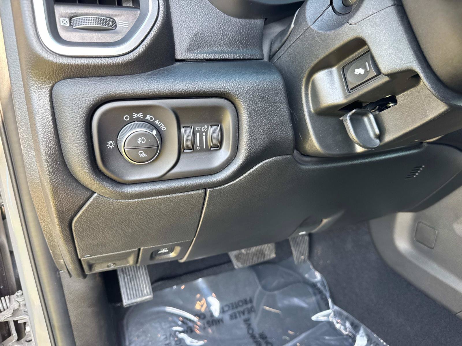 New 2026 RAM 2500 Laramie AWD/4WD image 34