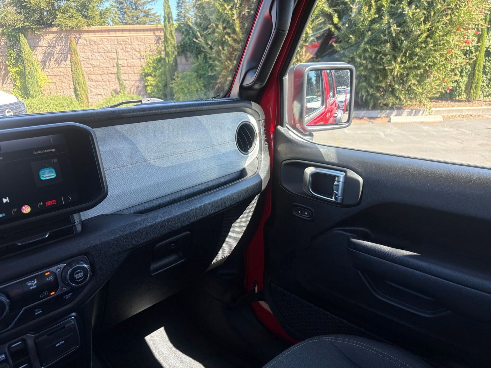 Used 2025 Jeep Wrangler Sport S AWD/4WD image 34