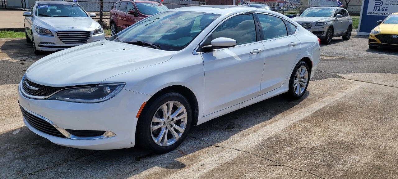 Used 2015 Chrysler 200 Limited w/ Convenience Group image 2