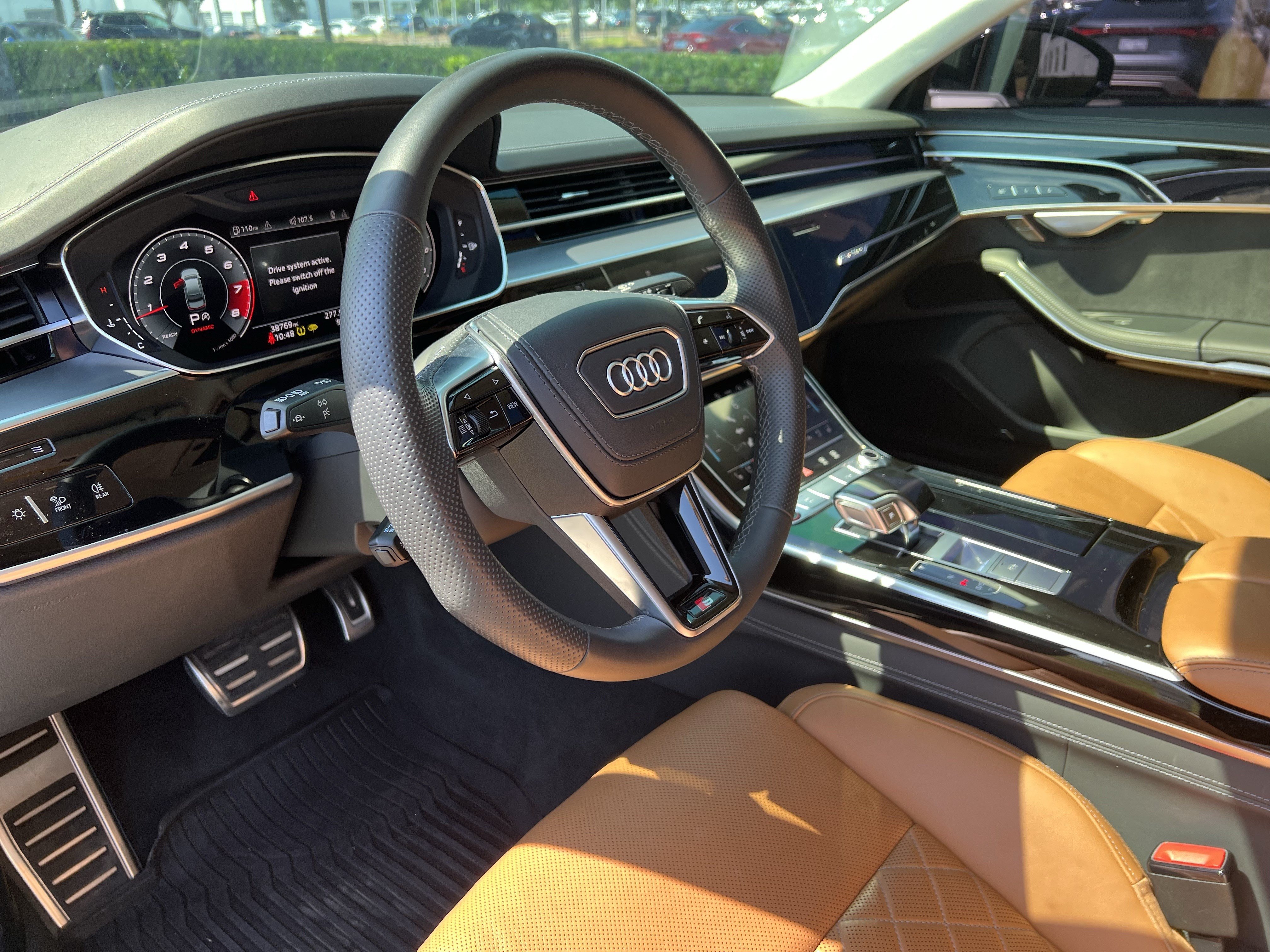 Used 2022 Audi S8 w/ S8 Comfort Plus Package AWD/4WD image 17