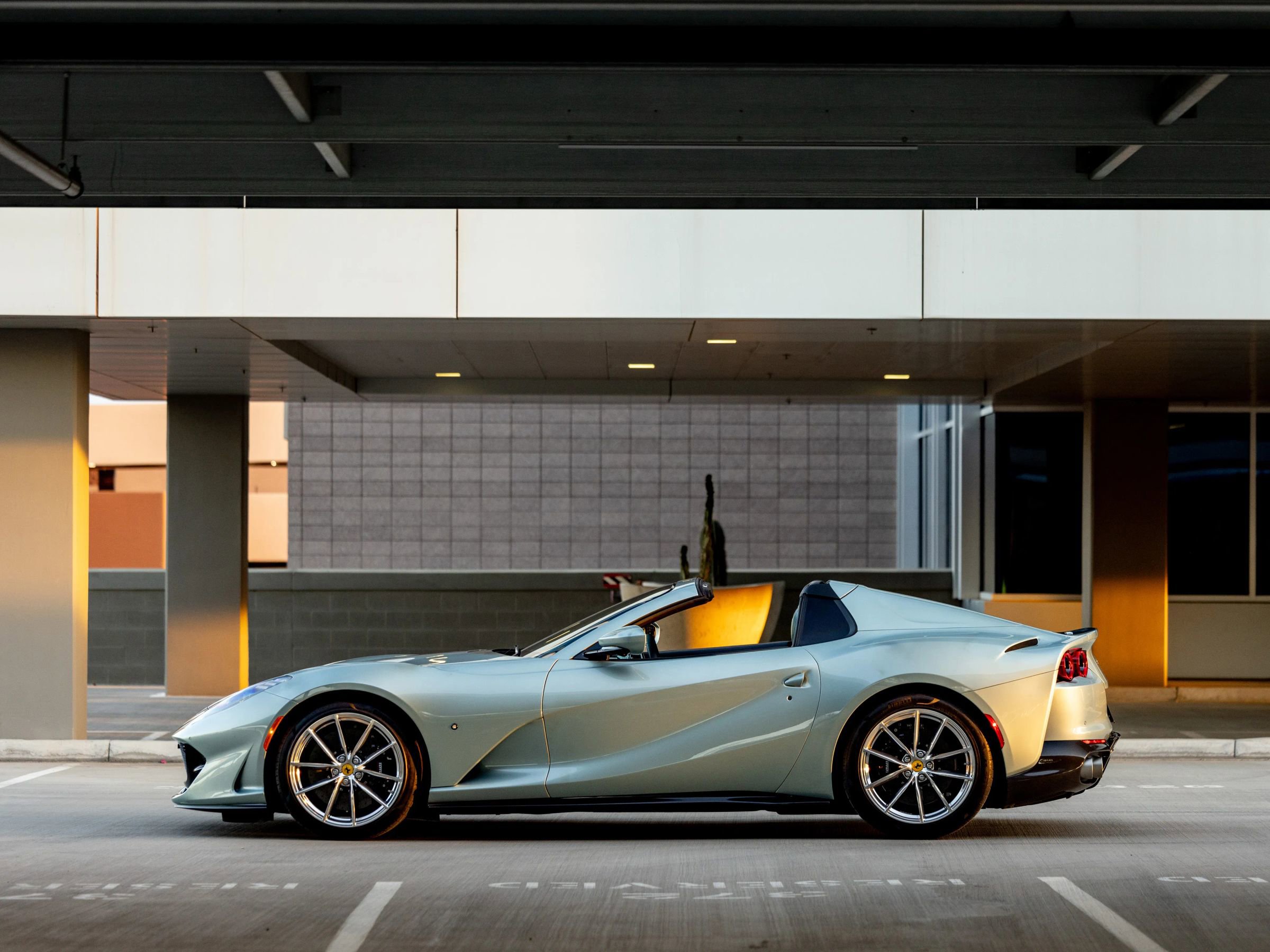 Used 2022 Ferrari 812 GTS RWD image 5