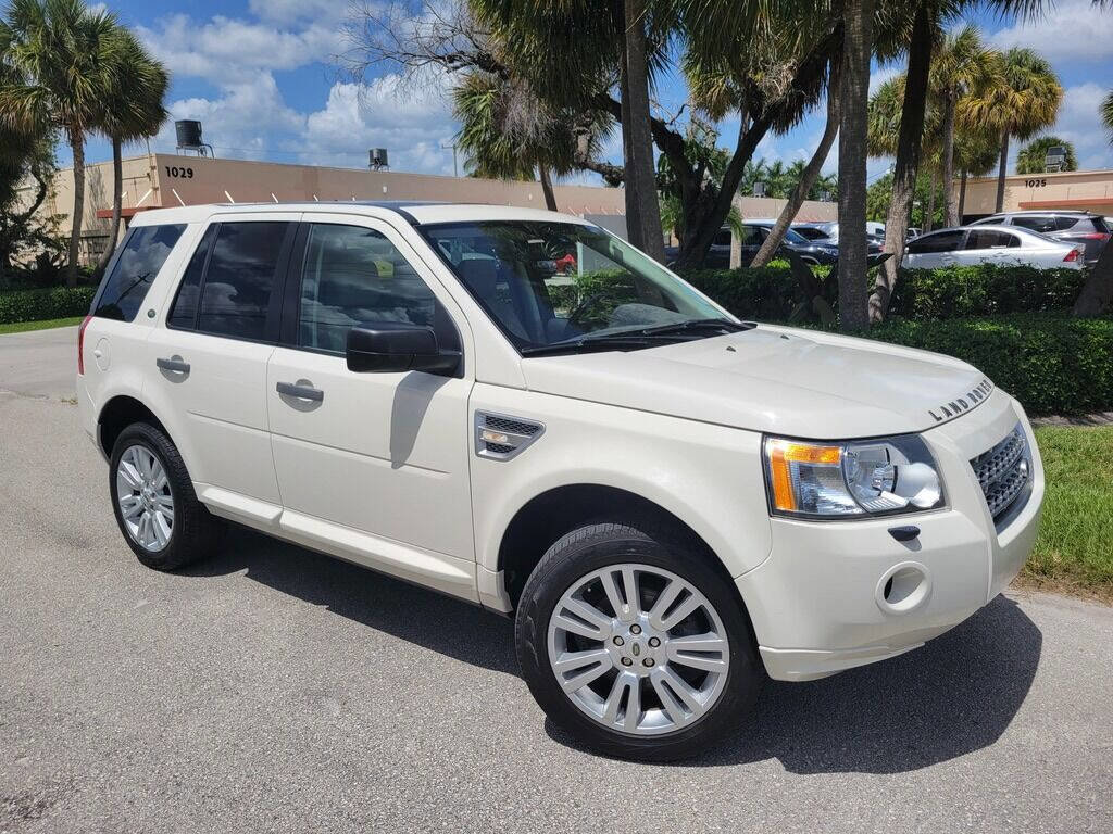 Used 2009 Land Rover LR2 HSE image 2