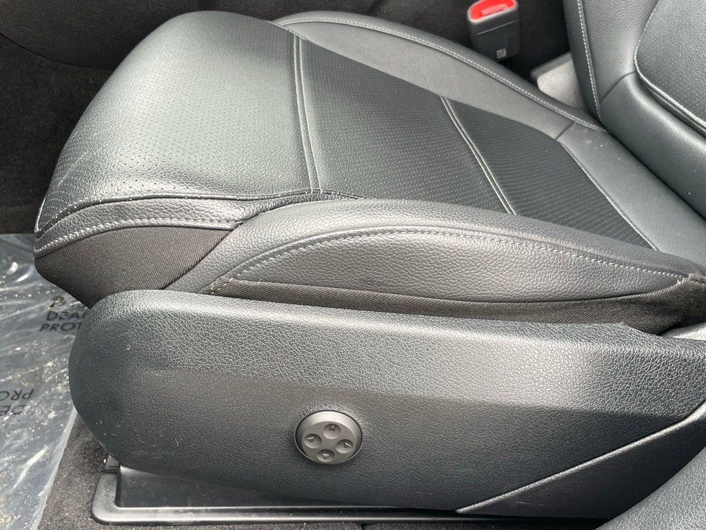 Used 2023 Mercedes-Benz GLC 300 image 11
