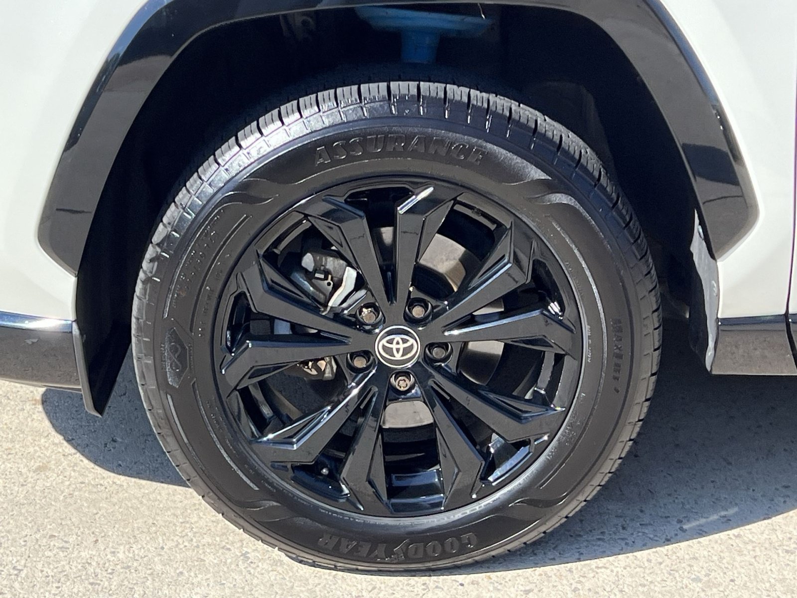 Used 2022 Toyota RAV4 XSE AWD/4WD image 17