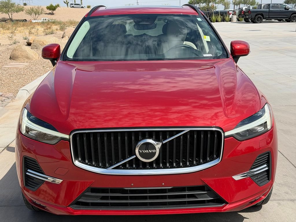 Used 2022 Volvo XC60 B5 Momentum w/ Climate Package AWD/4WD image 3