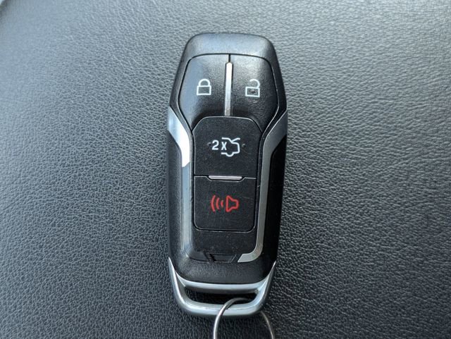 Used 2016 Ford Edge Titanium FWD image 28