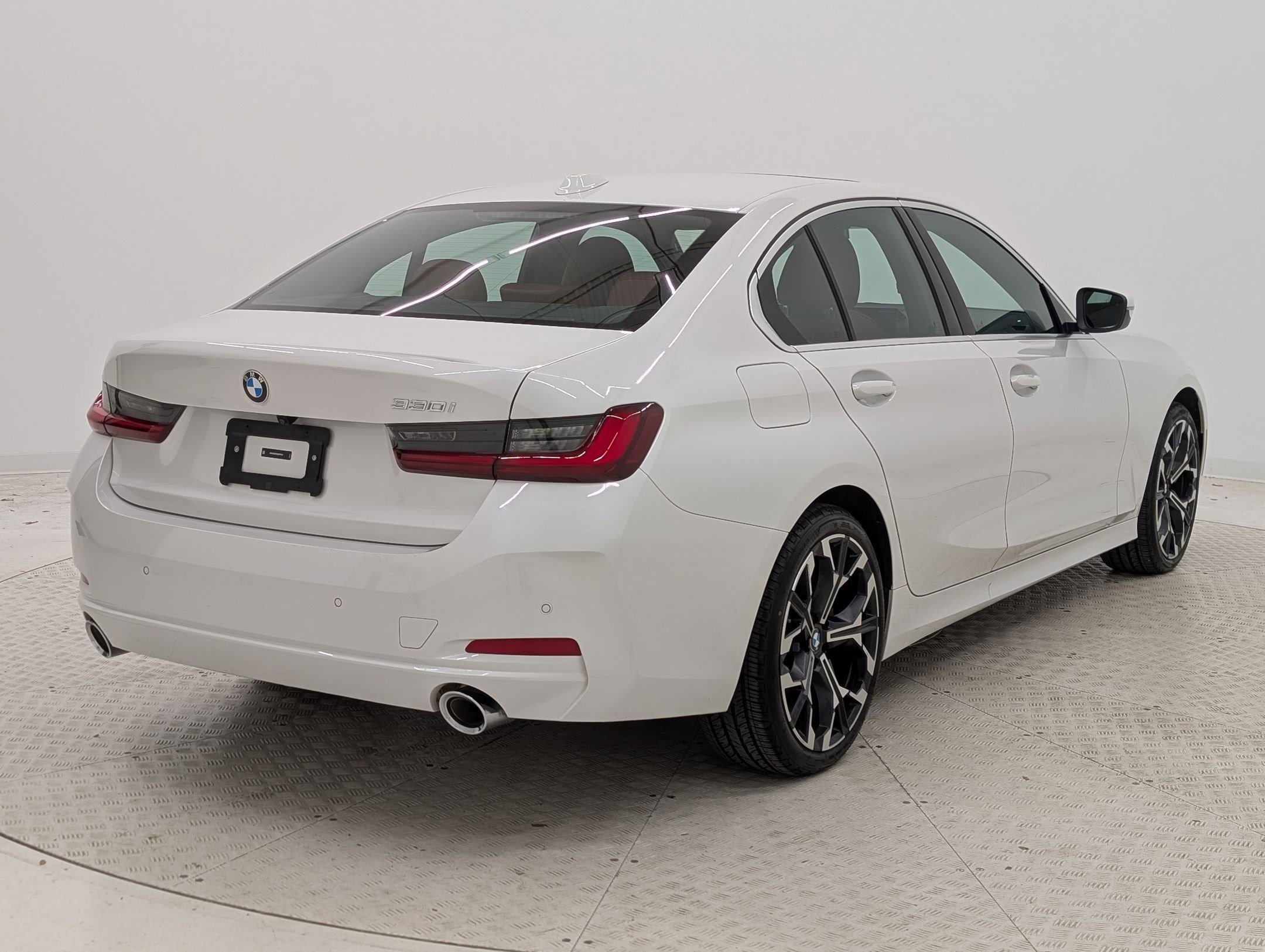 New 2025 BMW 330i Sedan w/ Convenience Package image 9