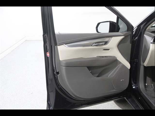 Used 2021 Cadillac XT5 Premium Luxury AWD/4WD image 4
