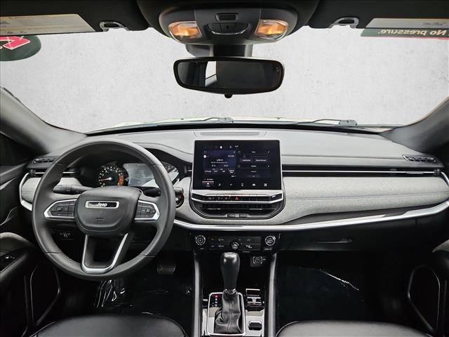 Used 2024 Jeep Compass Latitude AWD/4WD image 17