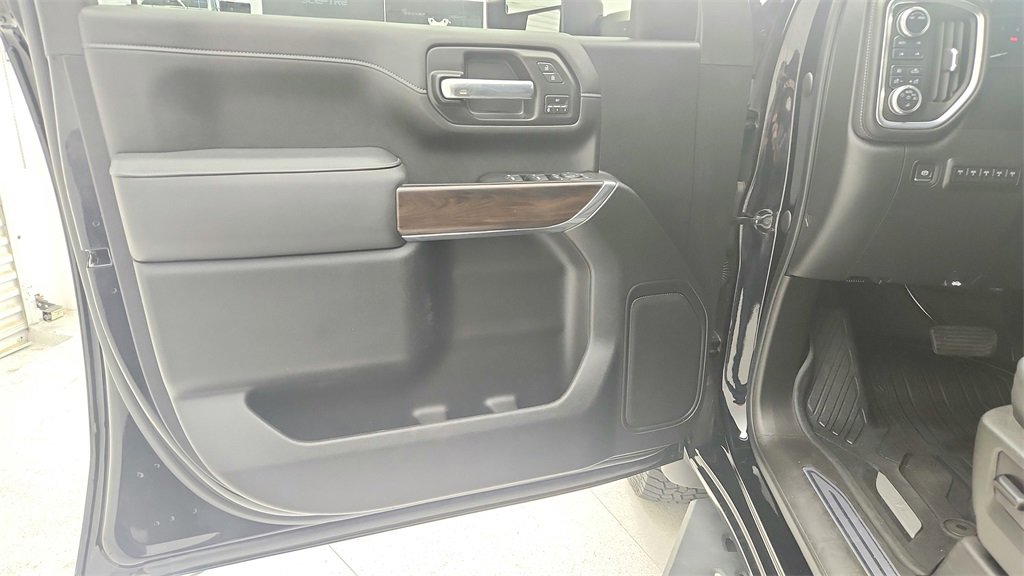 Used 2021 GMC Sierra 3500 SLT w/ SLT Convenience Package image 19