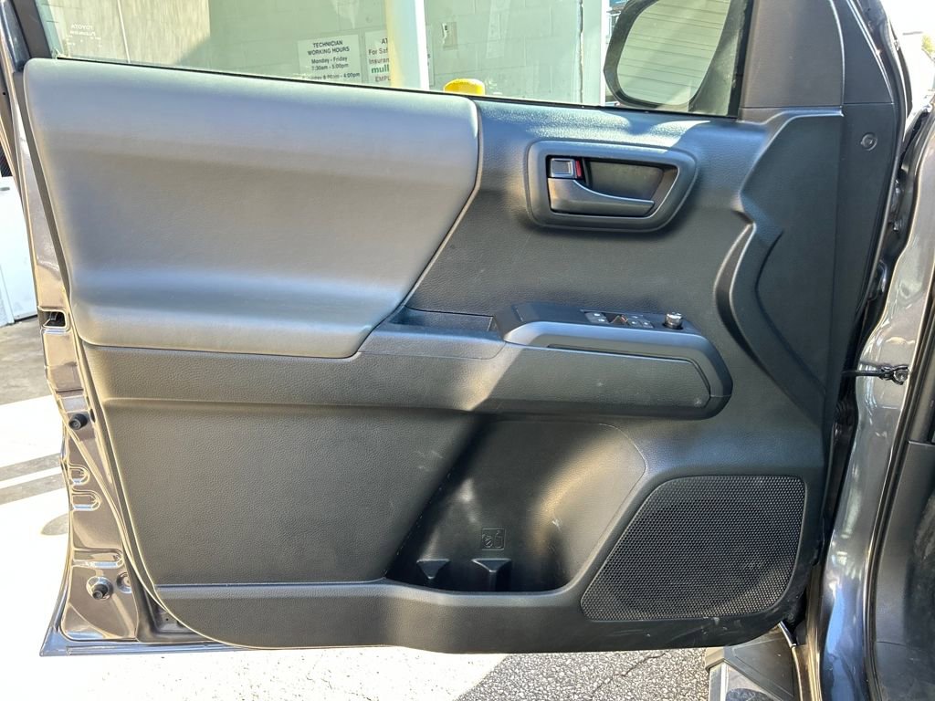 Used 2017 Toyota Tacoma SR image 8