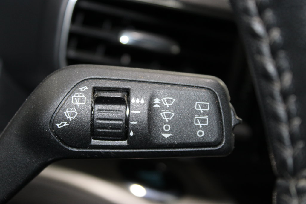 Used 2023 Ford Explorer XLT w/ Equipment Group 202A RWD image 21