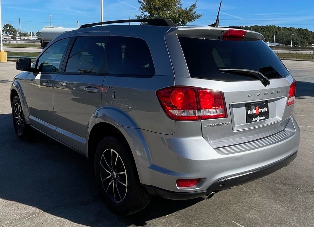 Used 2018 Dodge Journey SXT w/ Connectivity Group FWD image 6