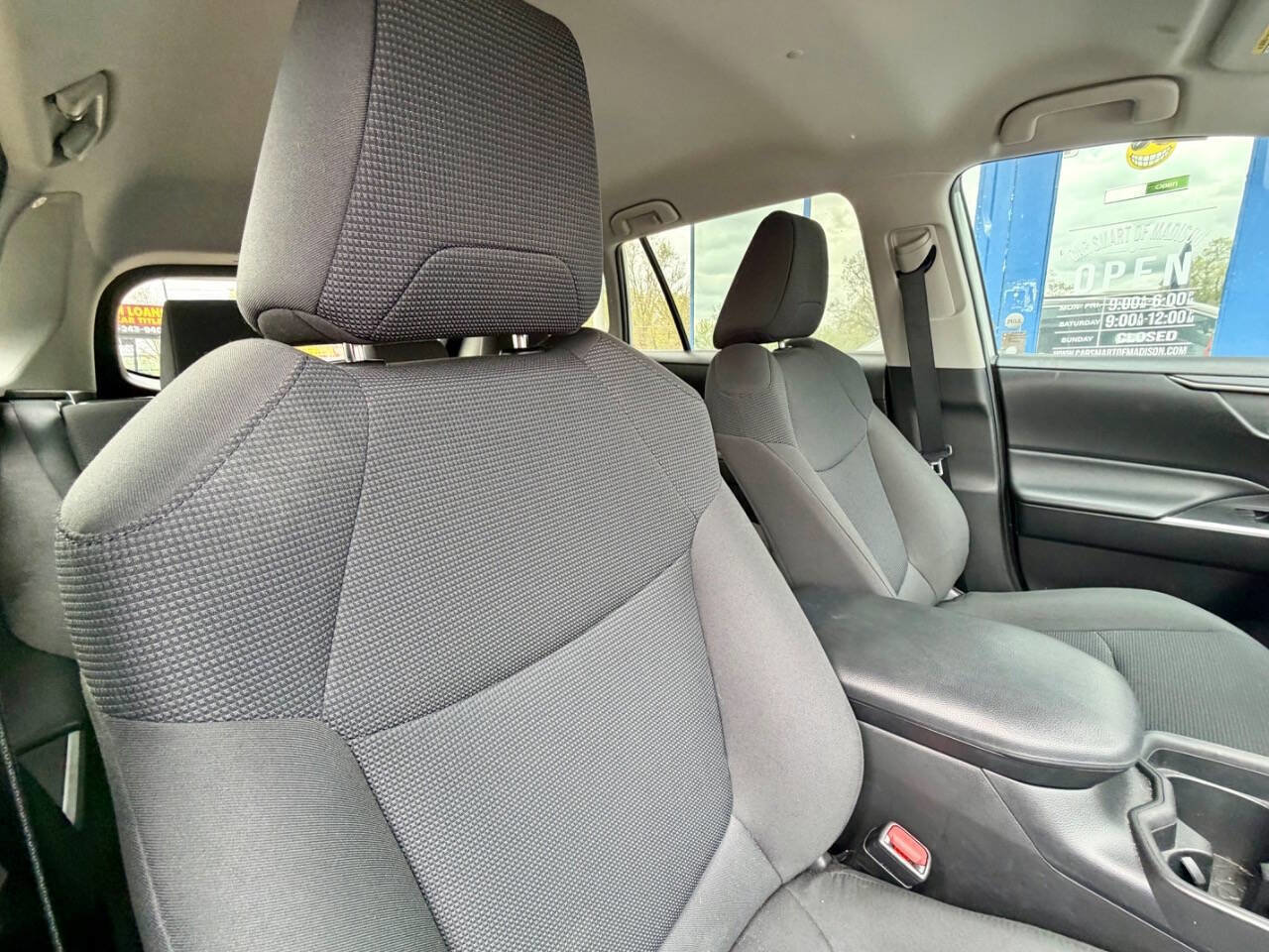 Used 2020 Toyota RAV4 LE AWD/4WD image 41