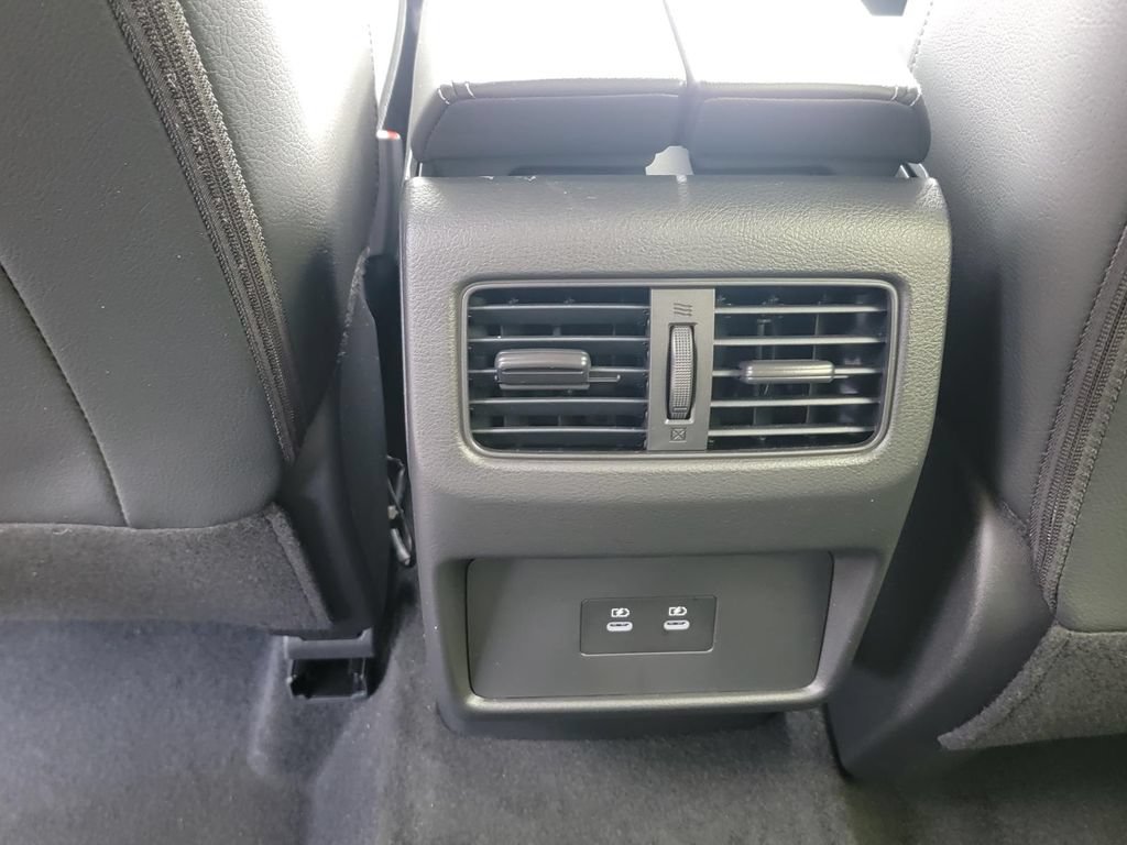 Used 2024 Nissan Rogue SL AWD/4WD image 24