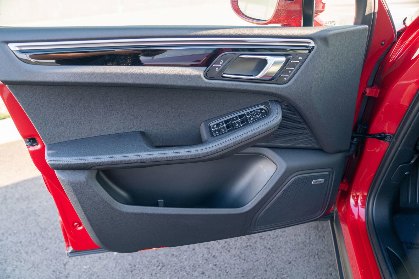 Certified 2022 Porsche Macan AWD/4WD image 10
