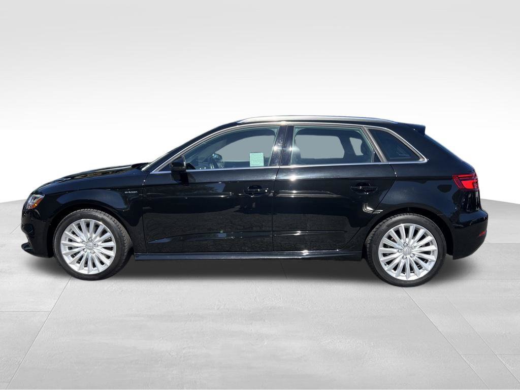 Used 2017 Audi A3 e-tron Prestige FWD image 2
