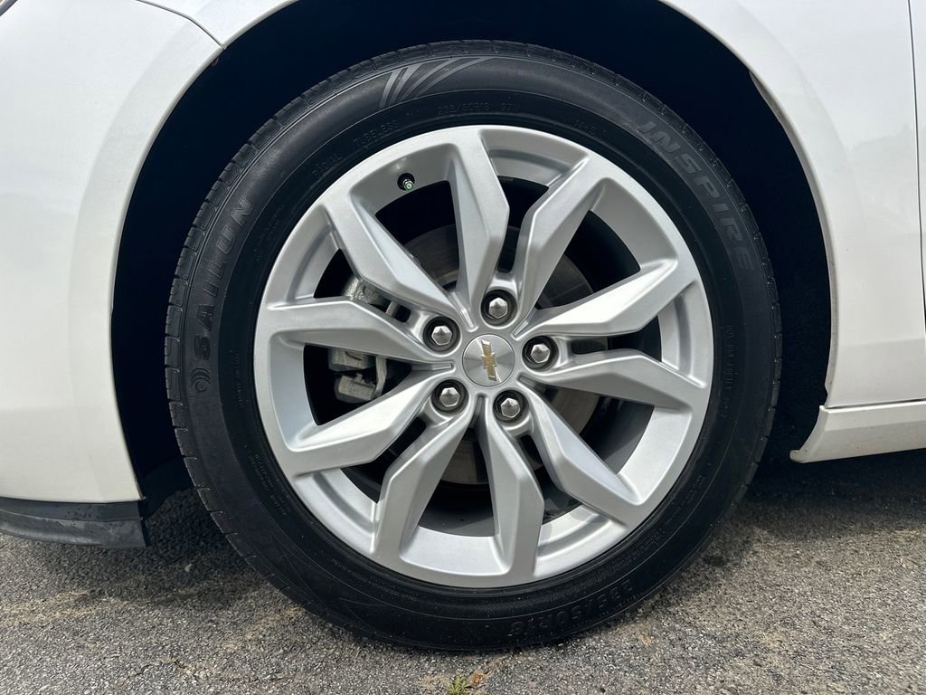 Used 2017 Chevrolet Impala LT w/ Convenience Package image 12