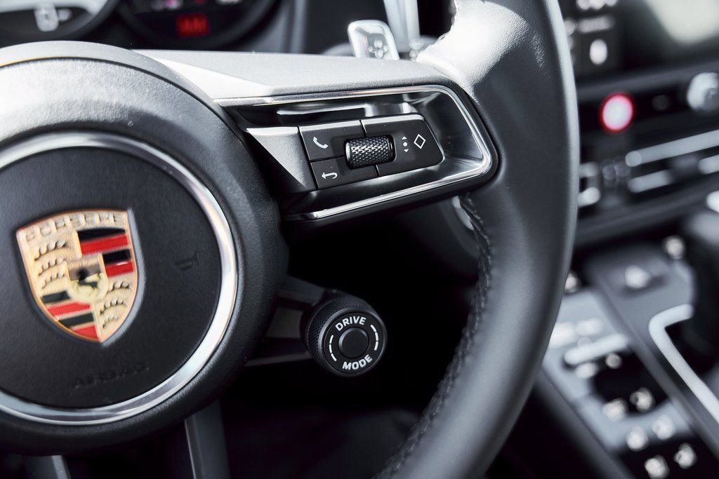 Used 2025 Porsche Macan GTS AWD/4WD image 60