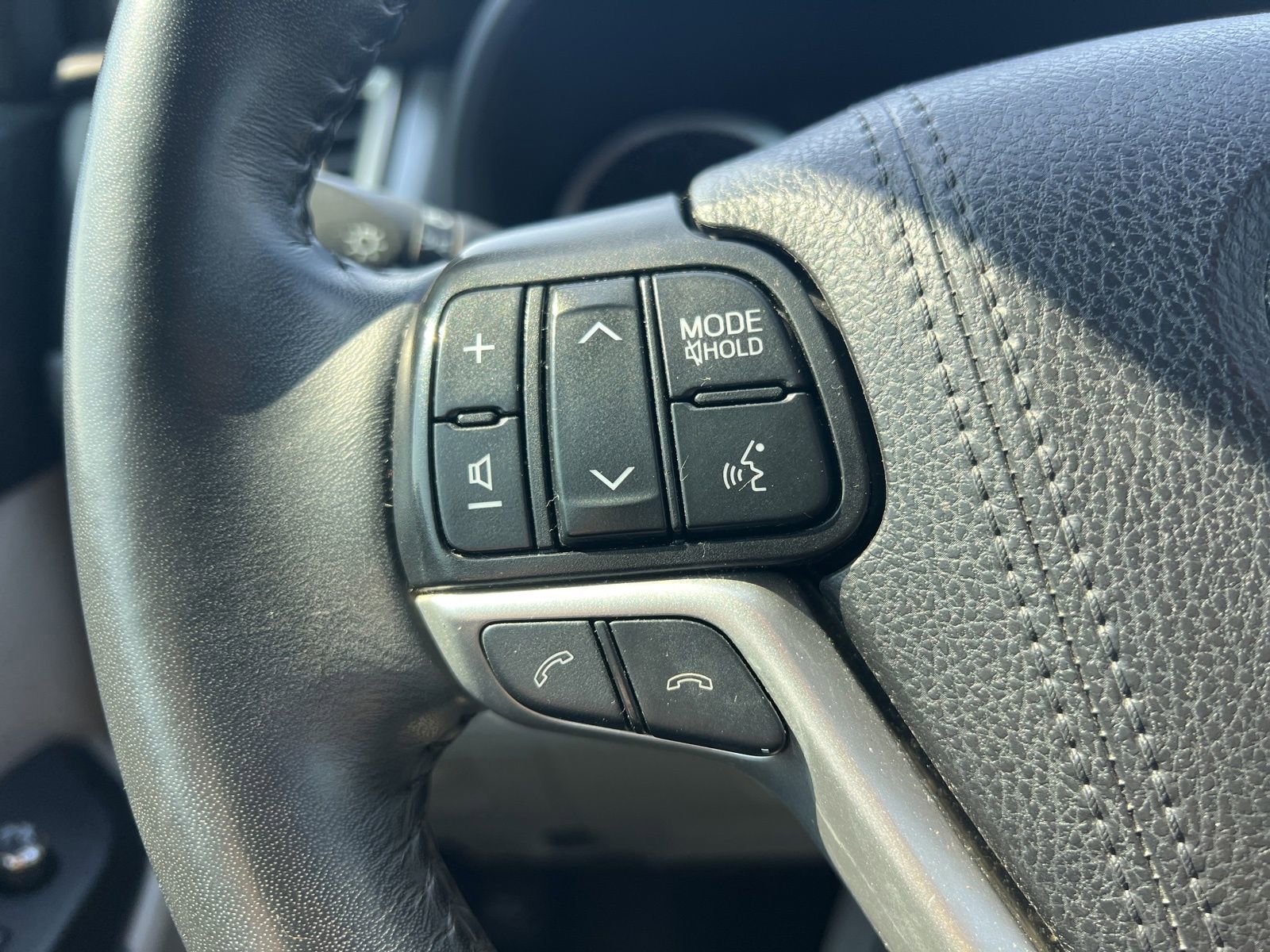 Used 2019 Toyota Highlander XLE FWD image 19