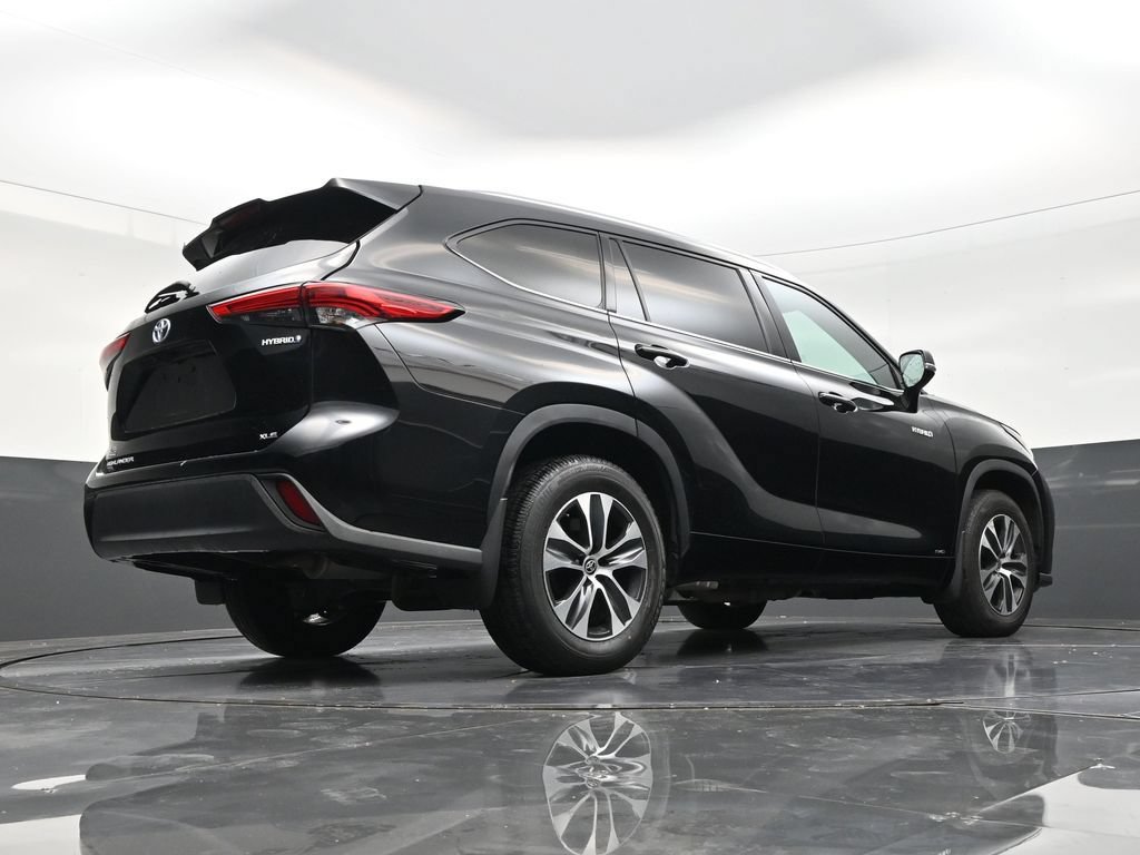 Used 2021 Toyota Highlander XLE AWD/4WD image 24