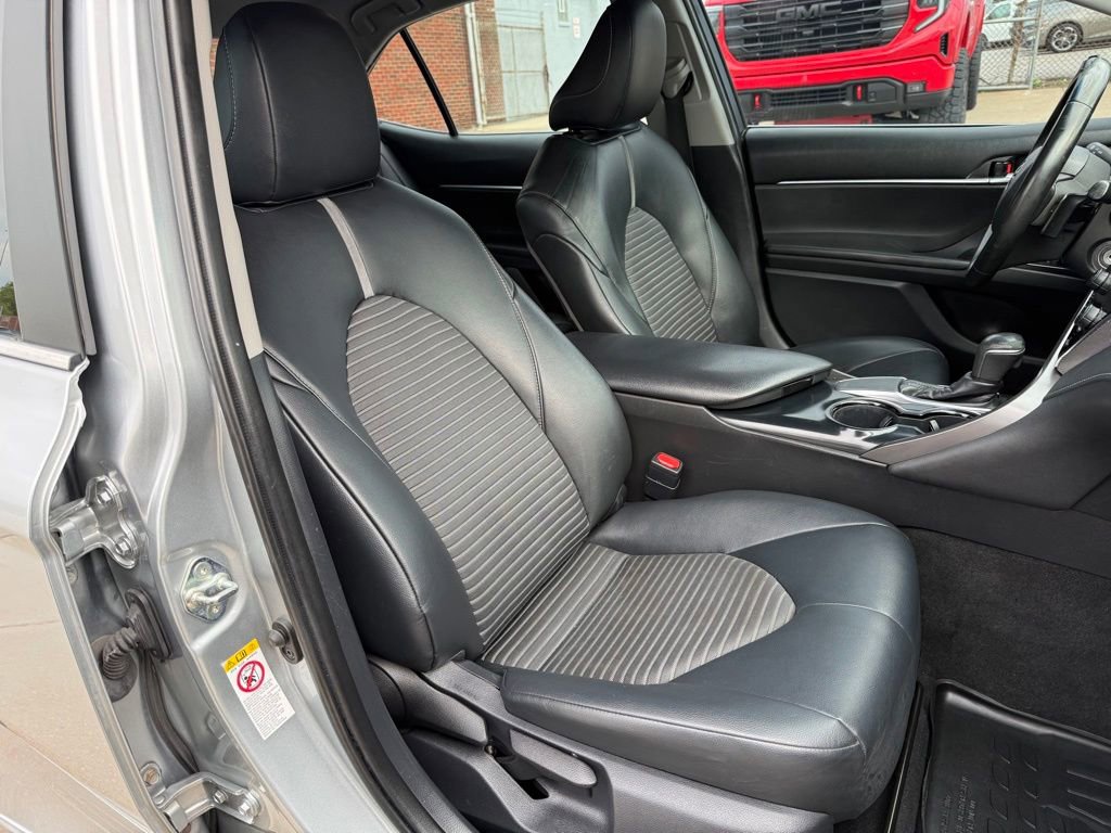 Used 2018 Toyota Camry SE FWD image 24