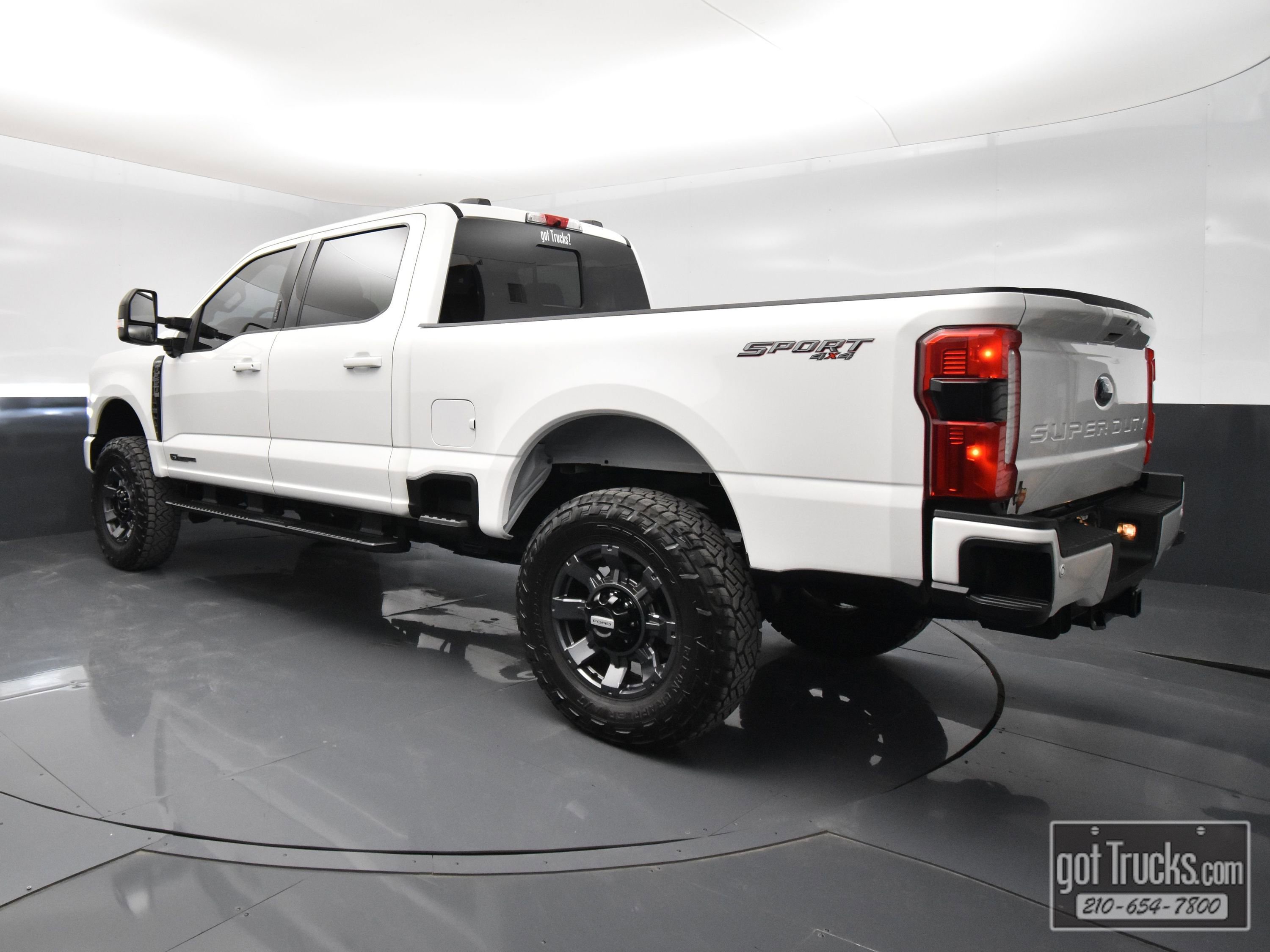 Used 2024 Ford F250 Lariat w/ Sport Appearance Package image 5