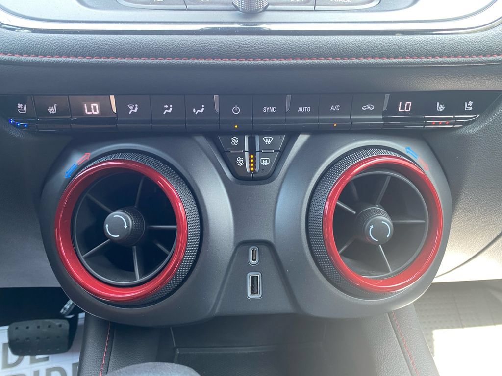 Certified 2022 Chevrolet Blazer RS w/ Enhanced Convenience Package AWD/4WD image 26