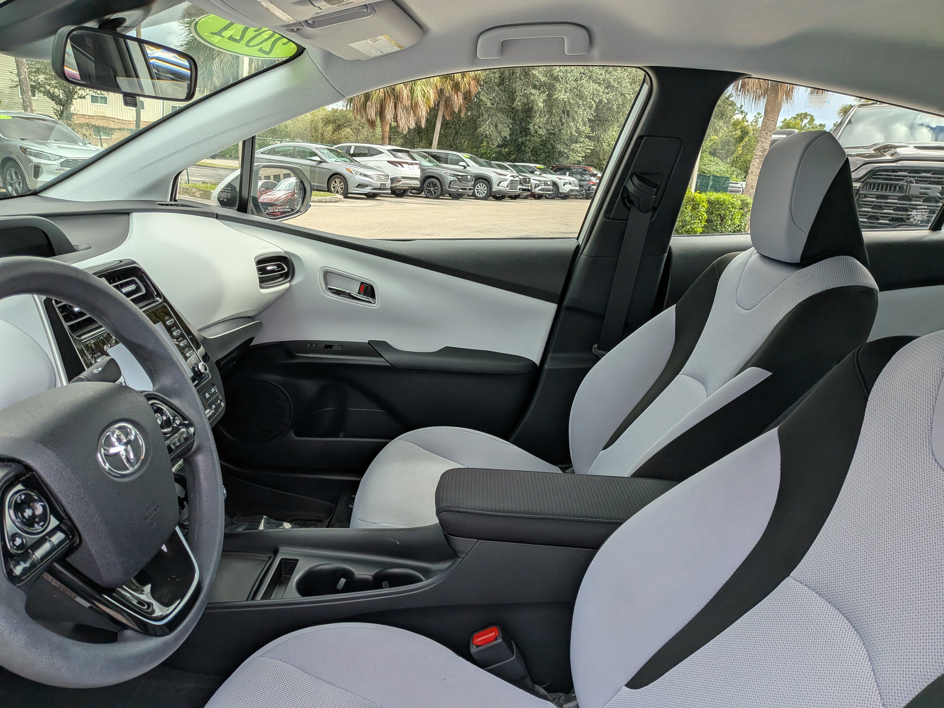 Used 2021 Toyota Prius L Eco FWD image 22