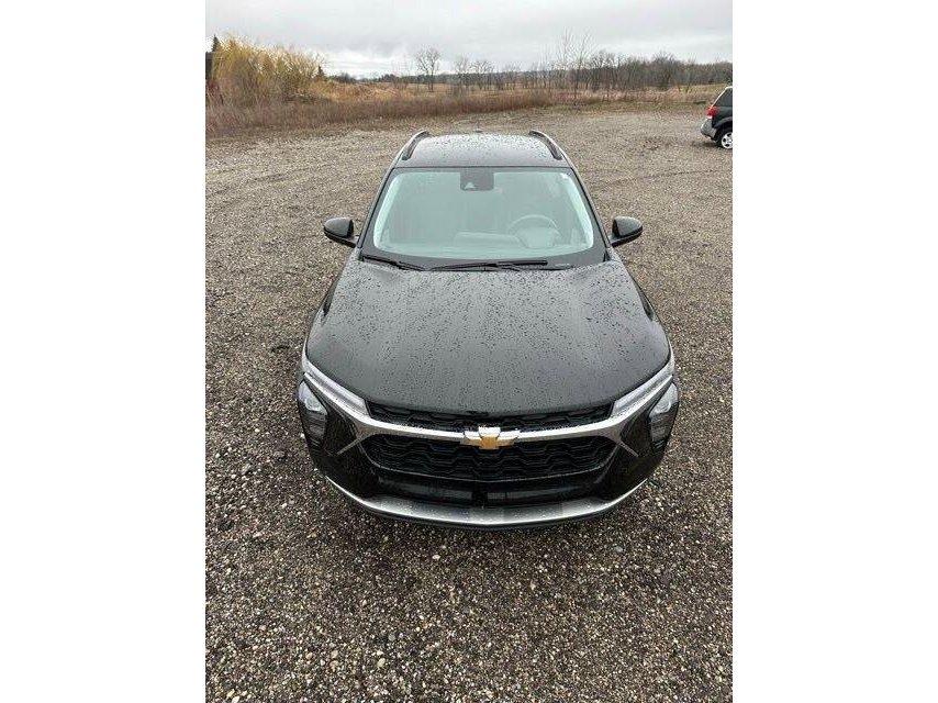 Used 2025 Chevrolet Trax LT FWD image 10