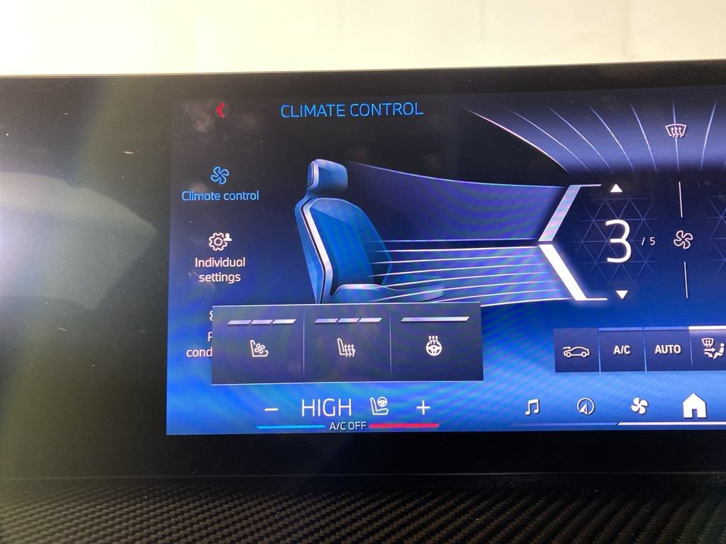 Certified 2025 BMW X7 M60i w/ Climate Comfort Package AWD/4WD image 17