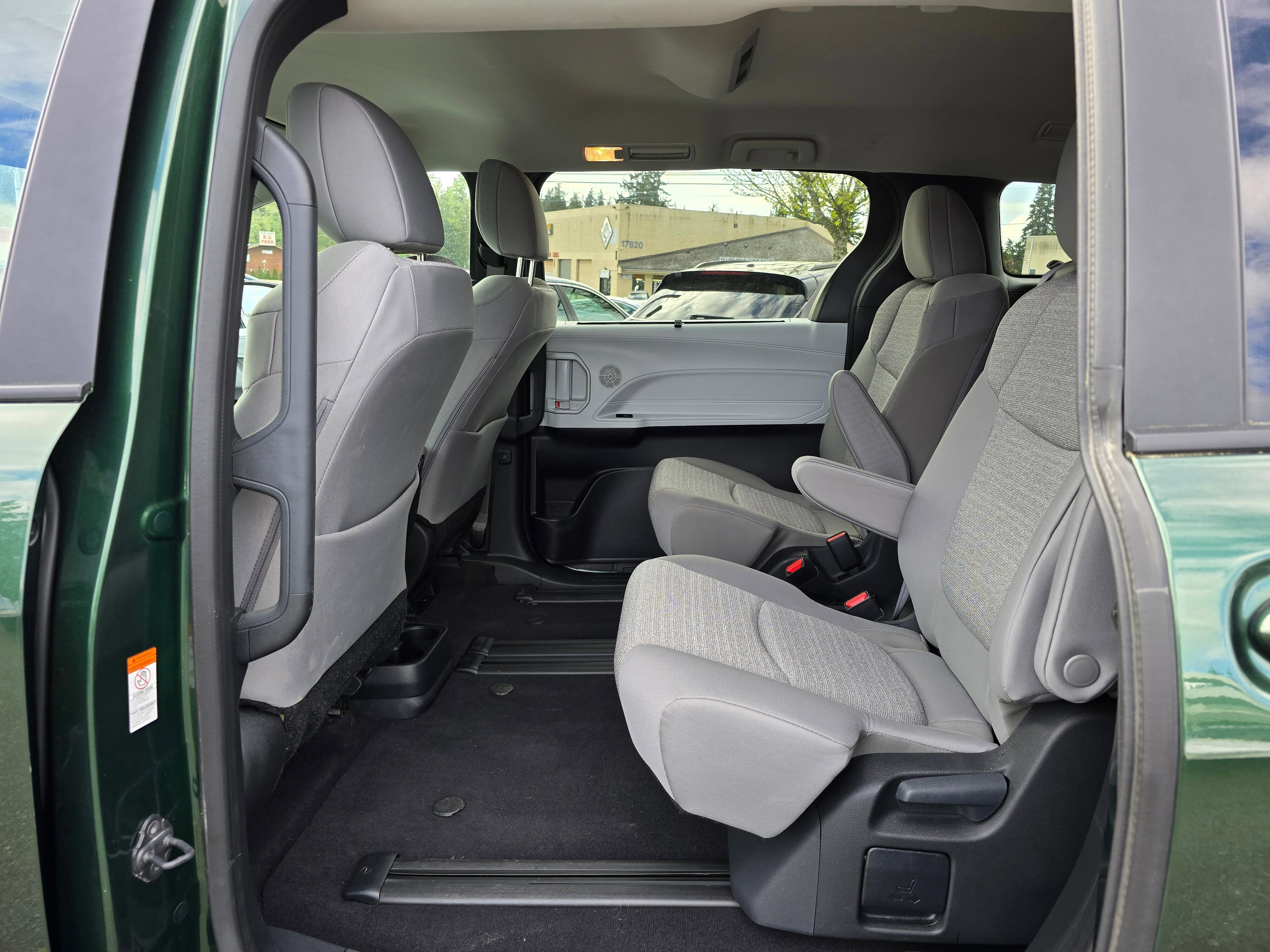 Used 2025 Toyota Sienna LE FWD image 16