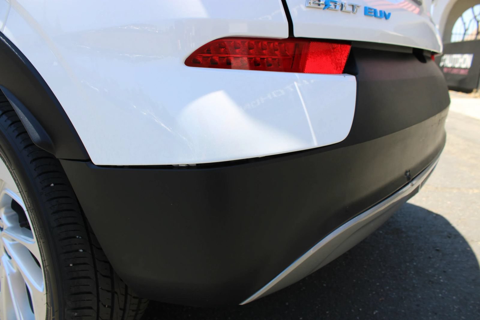 Used 2023 Chevrolet Bolt EUV LT FWD image 37