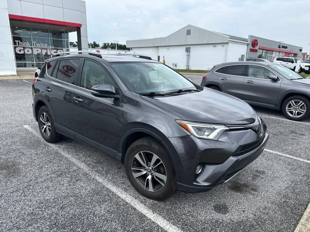 Used 2018 Toyota RAV4 XLE AWD/4WD image 3