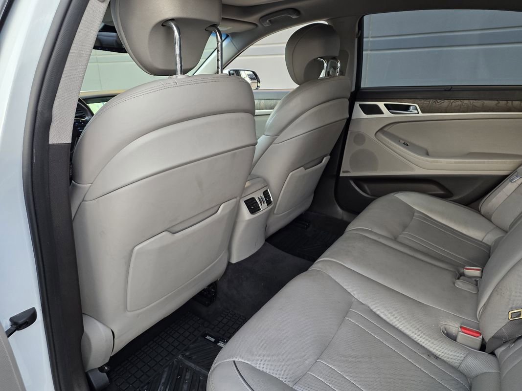 Used 2015 Hyundai Genesis 3.8 w/ Option Group 04 image 19