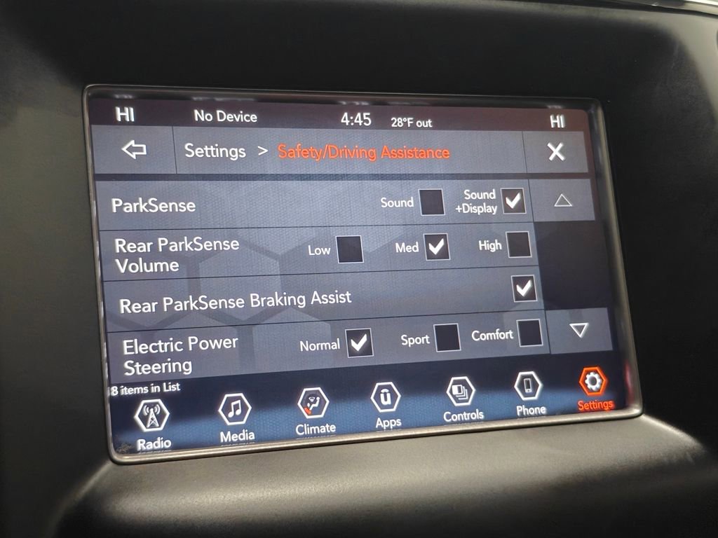 Used 2021 Jeep Grand Cherokee Laredo AWD/4WD image 37
