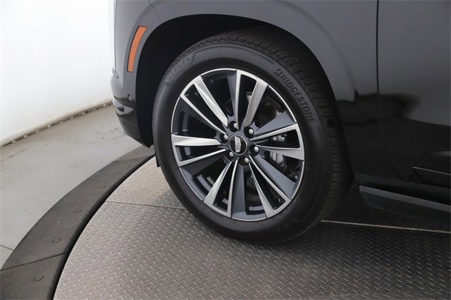 Used 2025 Cadillac Escalade ESV Sport image 13