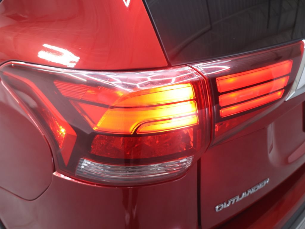 Used 2020 Mitsubishi Outlander ES FWD image 30